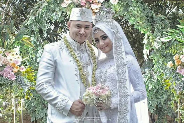 Husein Idol menikah