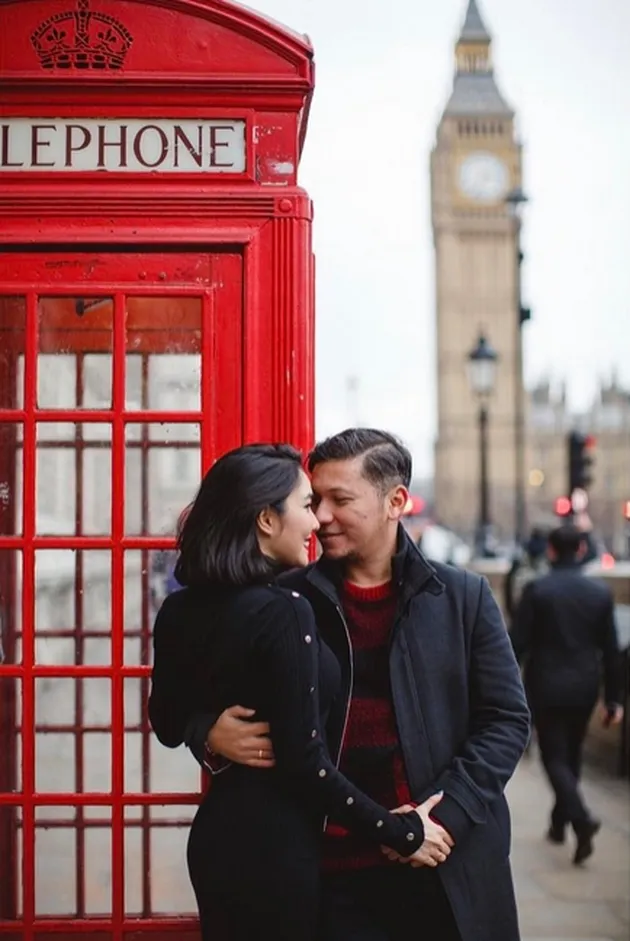 Kemesraan Gading & Gisel di London