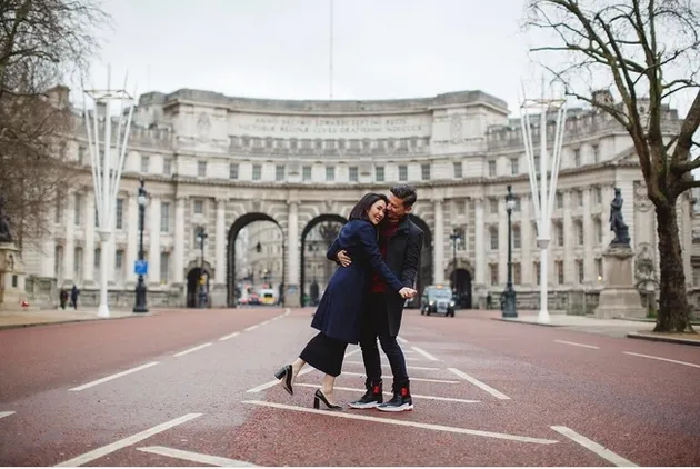 Kemesraan Gading & Gisel di London