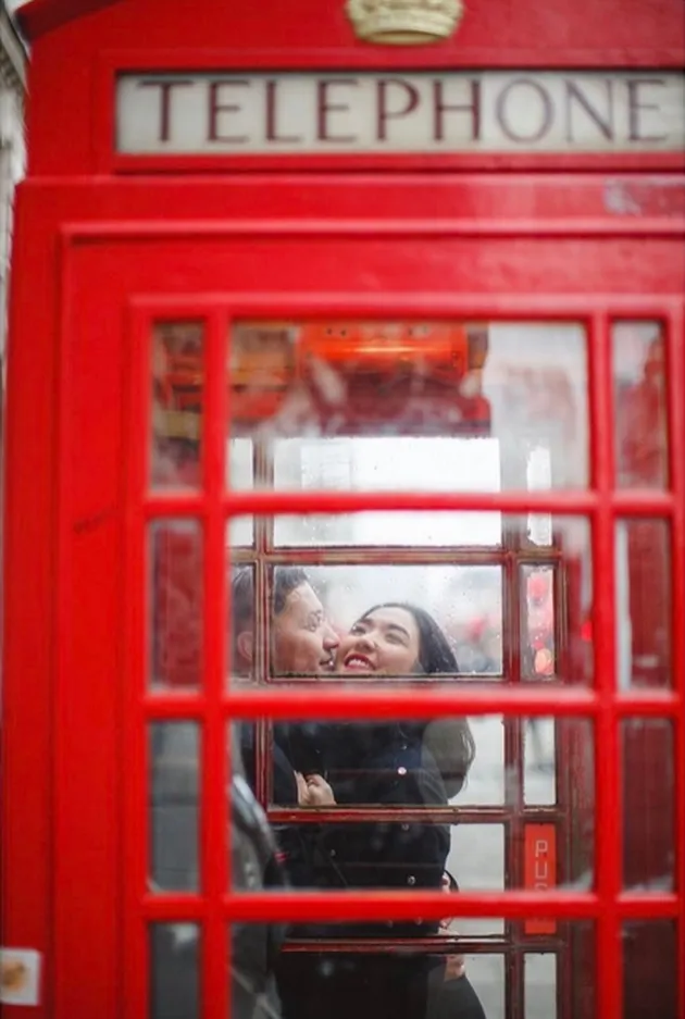 Kemesraan Gading & Gisel di London