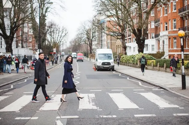 Kemesraan Gading & Gisel di London