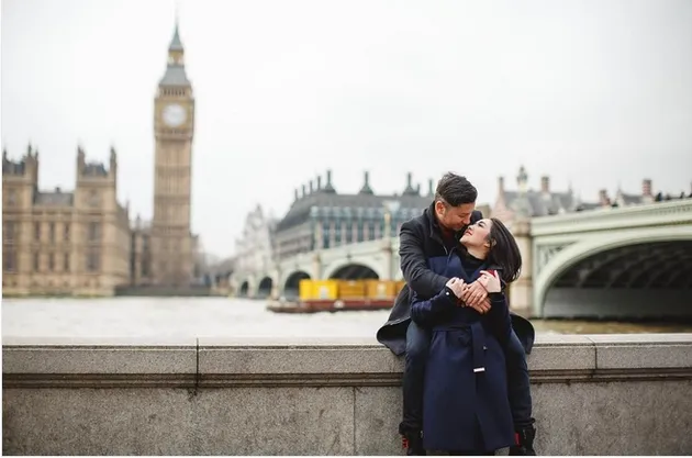 Kemesraan Gading & Gisel di London