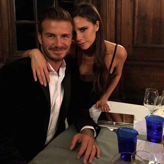 Bukanlah rahasia umum lagi jika rumah tangga David Beckham dan Victoria Beckham selalu romantis dan mesra. Hubungan mereka pun semakin hangat sejak hadirnya si kecil Harper yang kini sudah berusia 5 tahun.
