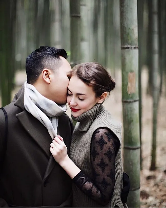 Rianti Cartwright dan suami liburan ke Jepang