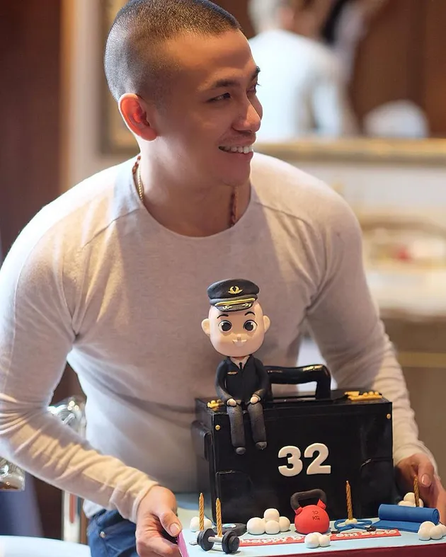 Stevi Agnecya Dilamar Pilot