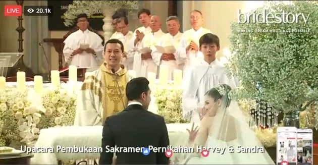 Romo ganteng di pernikahan Sandra Dewi 