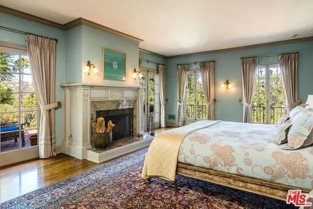 Rumah Baru Angelina Jolie?