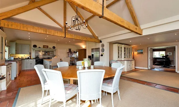 Rumah Mewah Pangeran Harry