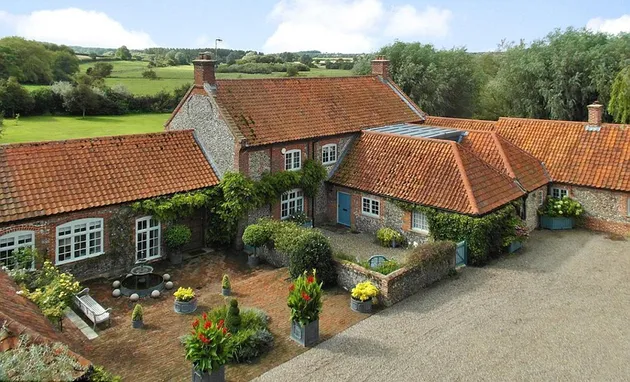 Rumah Mewah Pangeran Harry