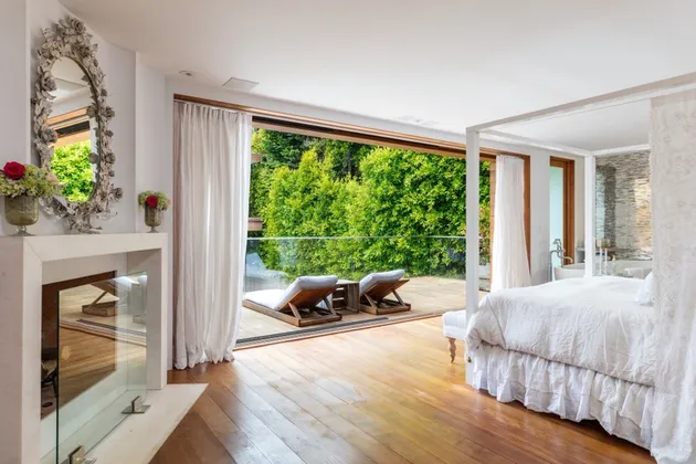 FOTO: RUMAH PANTAI PAMELA ANDERSON DI MALIBU, MEWAH 