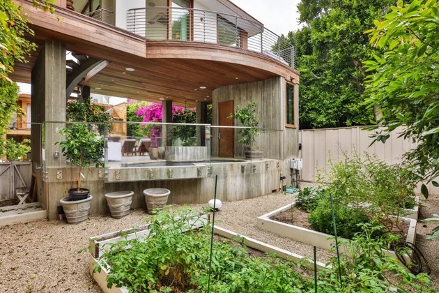 Rumah Mewah Pamela Anderson