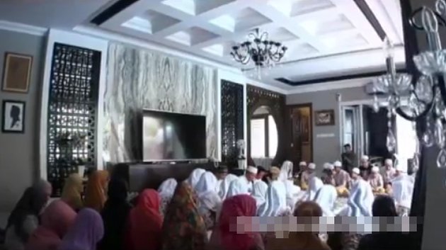 FOTO RUMAH SUPER MEWAH DENI CAGUR, POOL PRIBADI-TAMAN BAK FOTO RUMAH SUPER MEWAH DENI CAGUR, POOL PRIBADI-TAMAN BAK