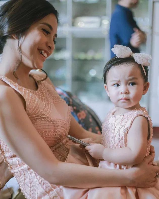 Chelsea Olivia - Nastusha kembaran baju