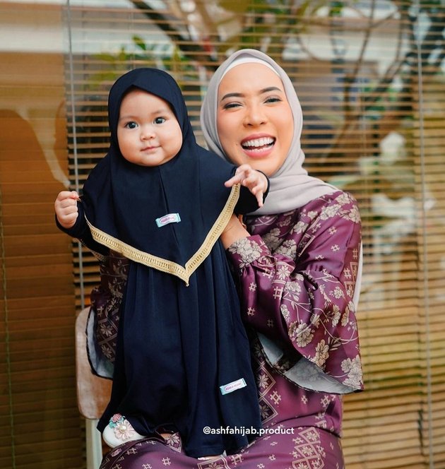 Photo of Sada Amina, Fitri Tropica's Daughter, Looking Beautiful Like a Doll in Hijab
