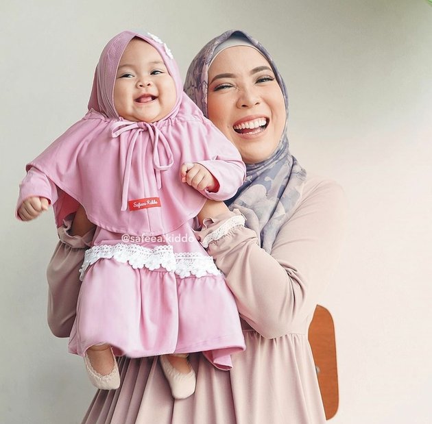Photo of Sada Amina, Fitri Tropica's Daughter, Looking Beautiful Like a Doll in Hijab