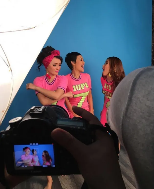 Trio Cecepy Kembaran Outfit