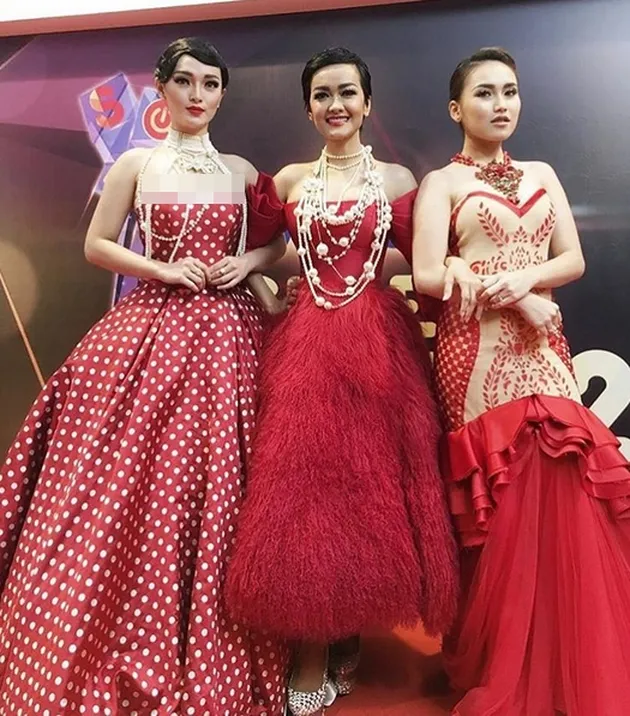 Trio Cecepy Kembaran Outfit