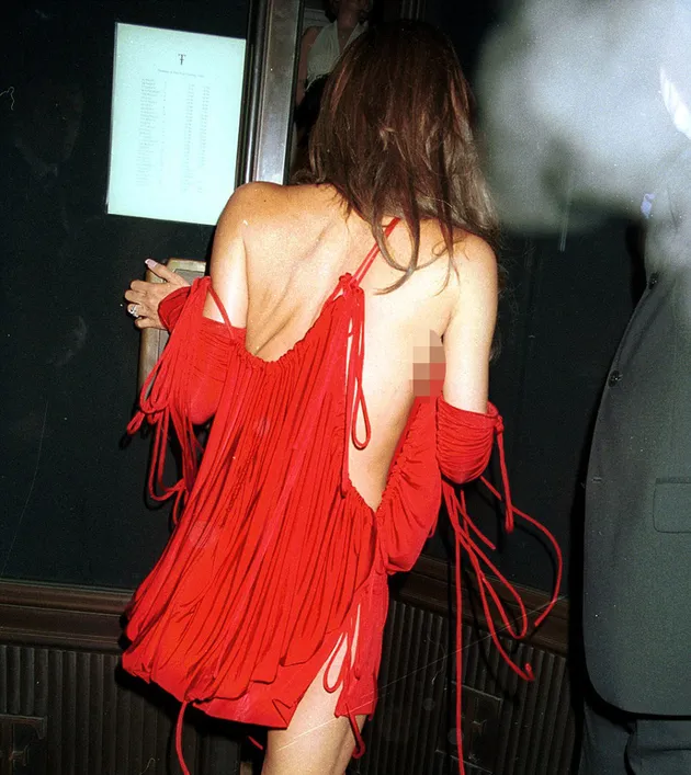 Victoria Beckham Salah Kostum