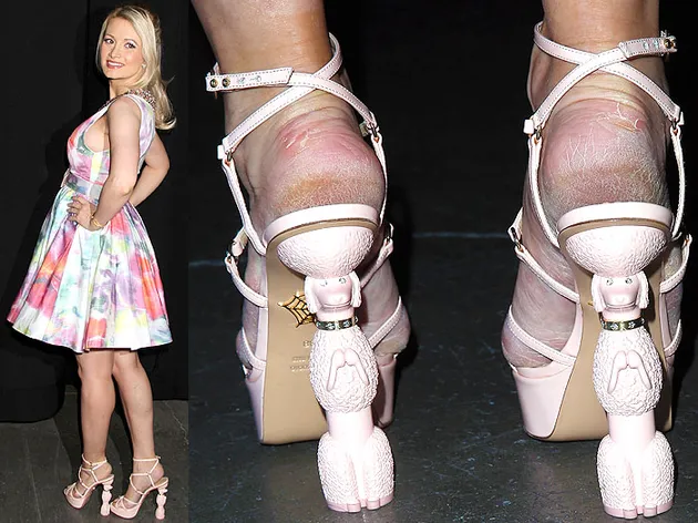 Selebritis Salah Pakai Sepatu