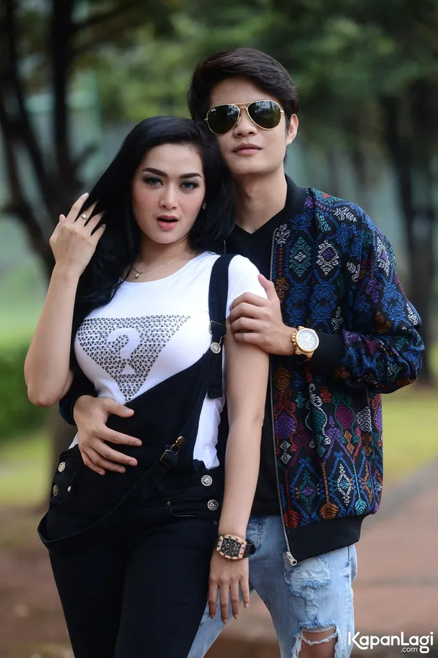 Tiara dan Esal saling bermesraan ketika menghadiri acara Gelora Fun Day hari Minggu (22/5) lalu. Ternyata mereka..
