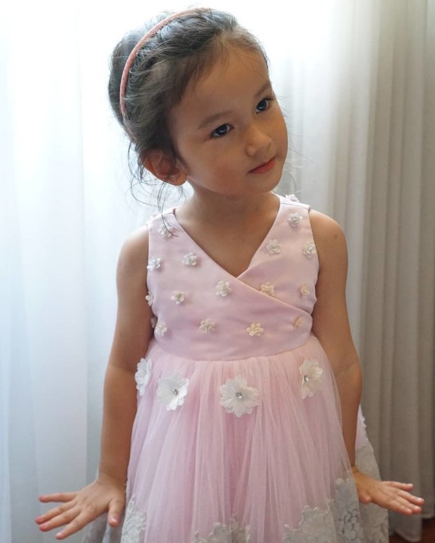 Salma's Photos, Atiqah Hasiholan and Rio Dewanto's Fashionable Daughter