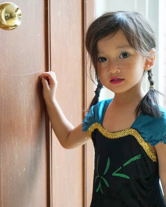 Salma's Photos, Atiqah Hasiholan and Rio Dewanto's Fashionable Daughter