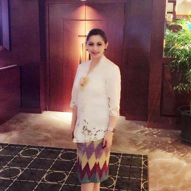 FOTO: SAMBUT HARI KARTINI, SEDERET ARTIS TAMPIL CANTIK 