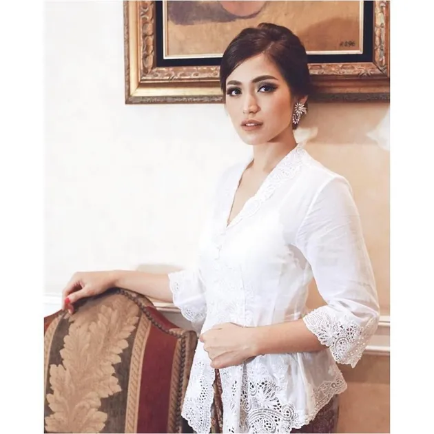FOTO: SAMBUT HARI KARTINI, SEDERET ARTIS TAMPIL CANTIK 