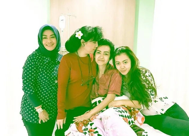 Keluarga Julia Perez