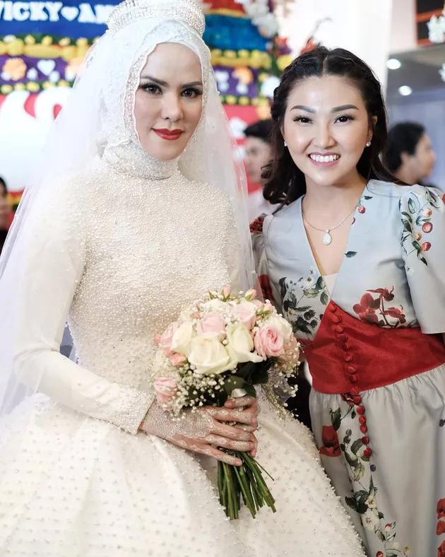 Artis di Nikahan Vicky - Angel