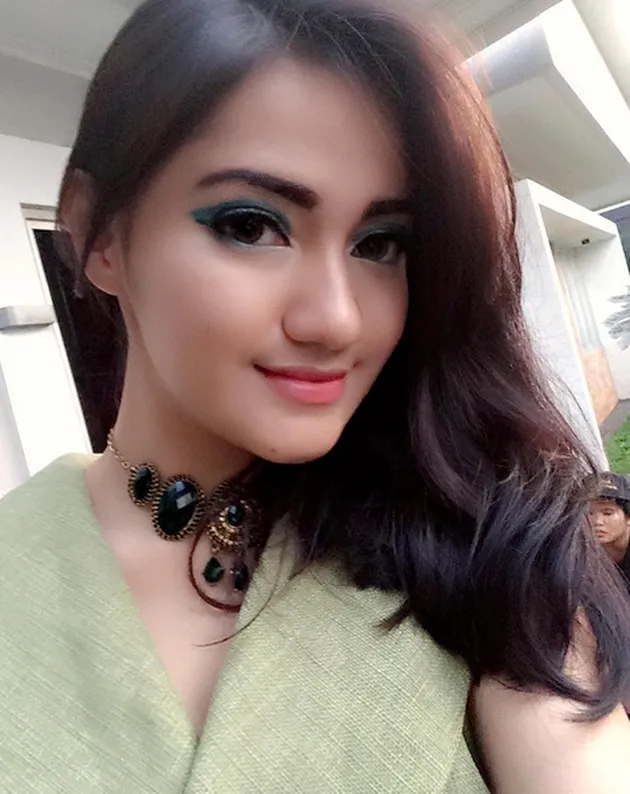 FOTO: SEDERET 'ASISTEN RUMAH TANGGA' CANTIK BIKIN PANAS 