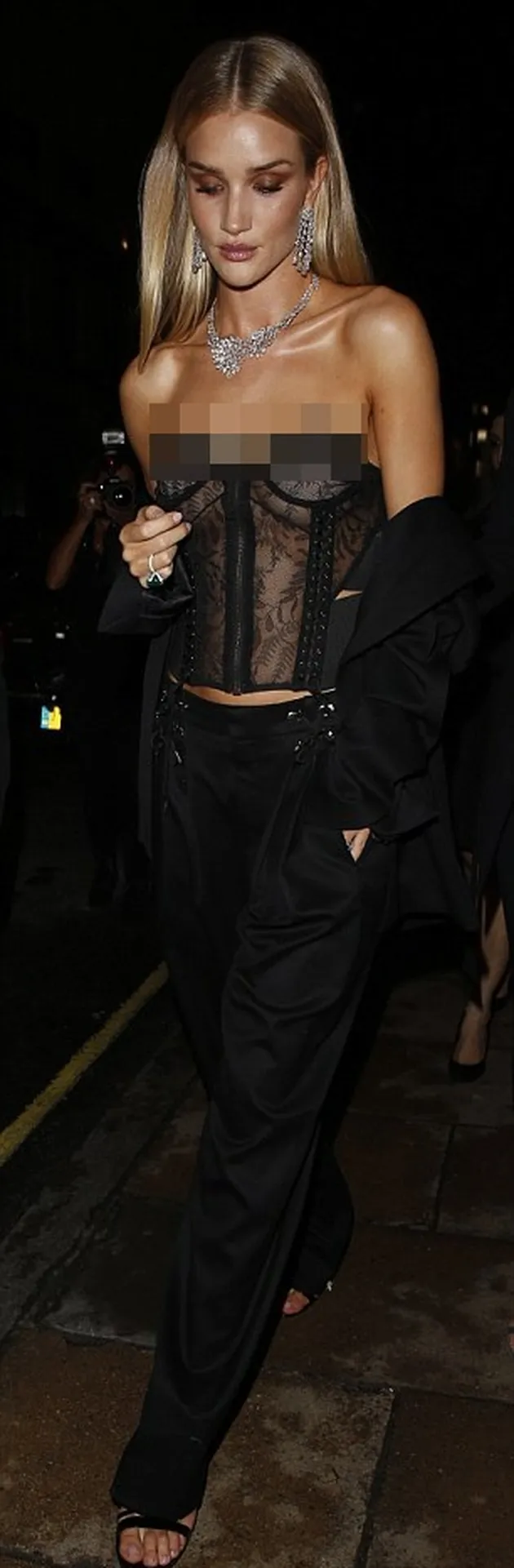 Model di Ultah LOVE Magazine