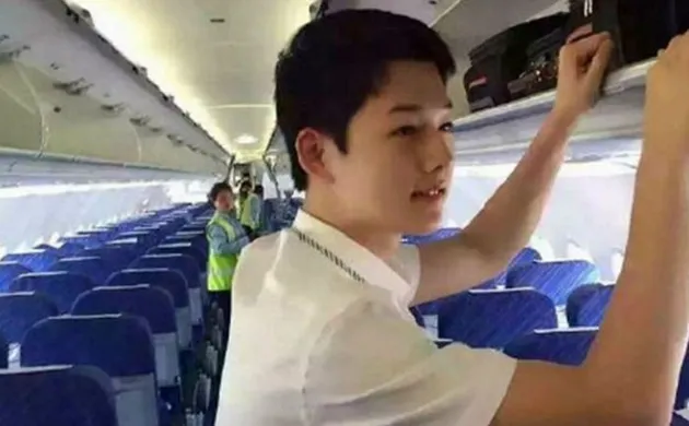 Pramugari Mirip Seleb Korea