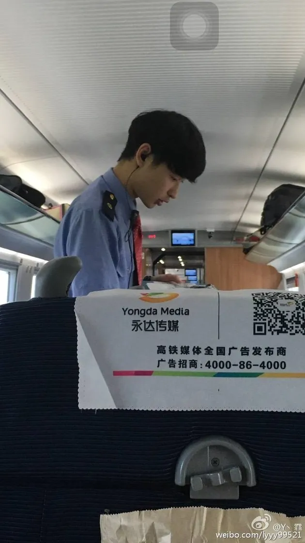 Pramugari Mirip Seleb Korea