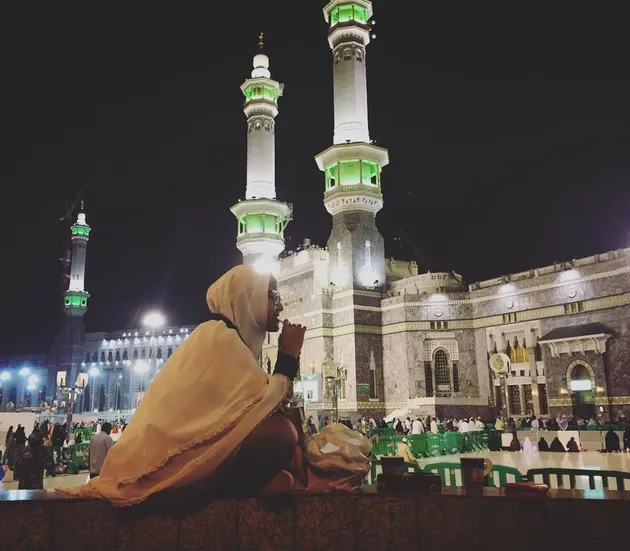 FOTO: Segera Menikah, Mytha Lestari Sempatkan Pergi Umrah ...