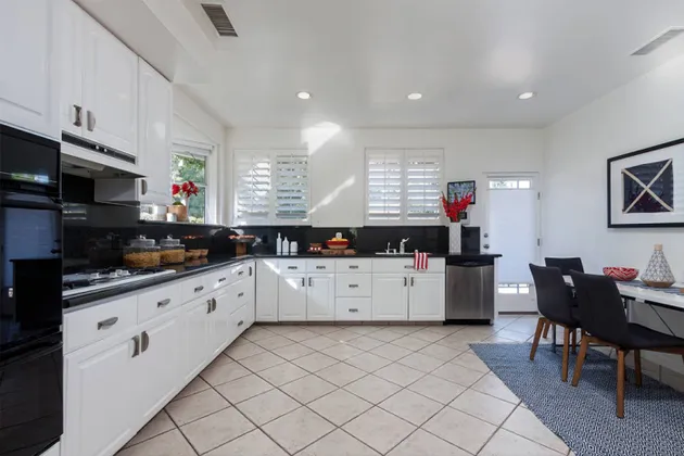 Rumah Baru Cara &amp; Poppy Delevingne