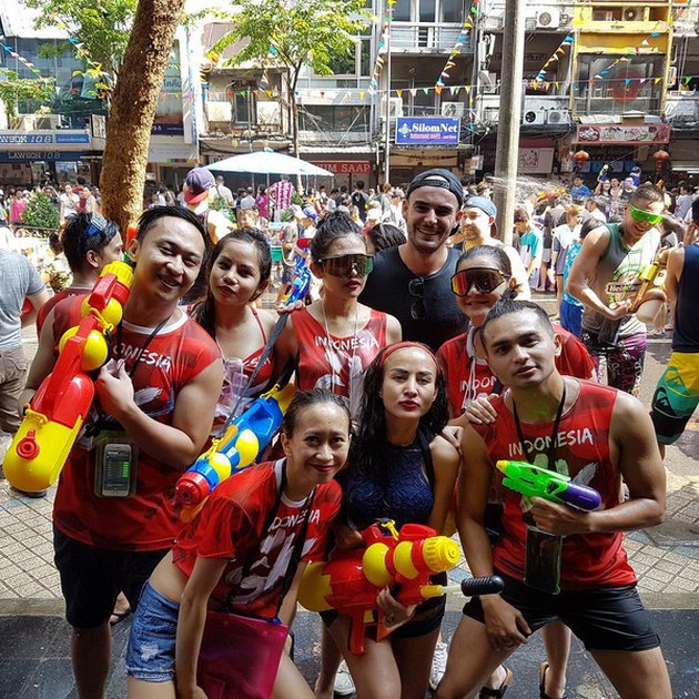 Foto Seksi Basah Cynthiara Alona Rayakan Songkran Di Thailand Kapanlagi Com