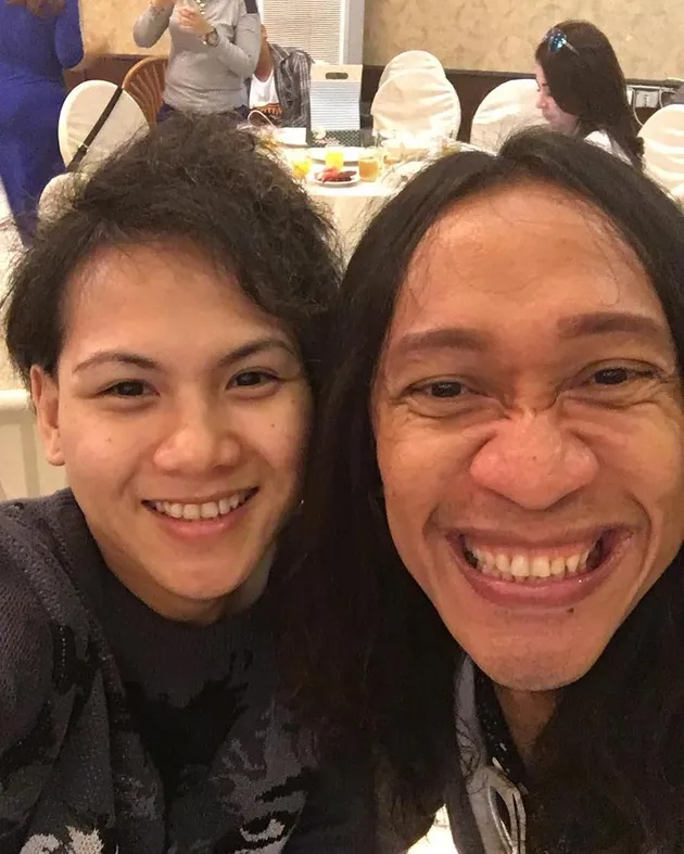 Selfie Mesra Aming &amp; Istri