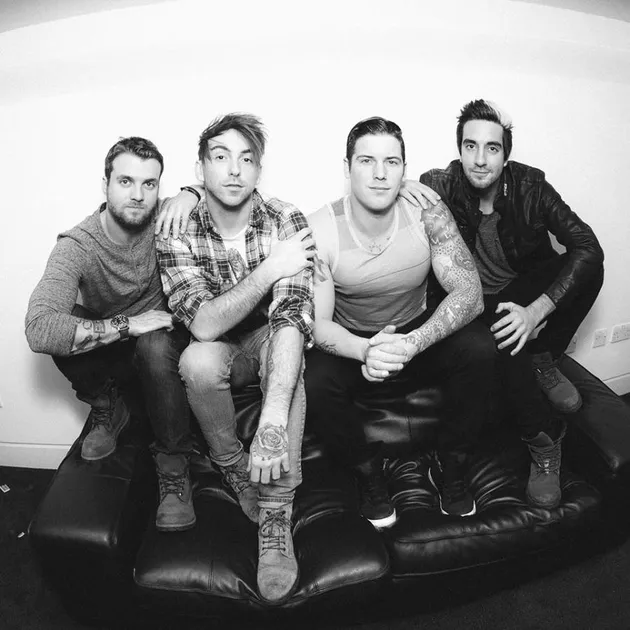 All Time Low sempat terjun ke industri musik mainstream pada 2011 silam dengan album DIRTY WORK. Uniknya, selanjutnya mereka kembali menjadi pada musik yang dimainkannya dulu.