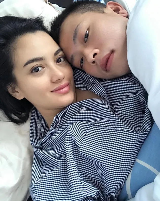 FOTO SEPENINGGAL SUAMI RIRIN EKAWATI TETAP TEGAR ASUH FOTO SEPENINGGAL SUAMI RIRIN EKAWATI TETAP TEGAR ASUH