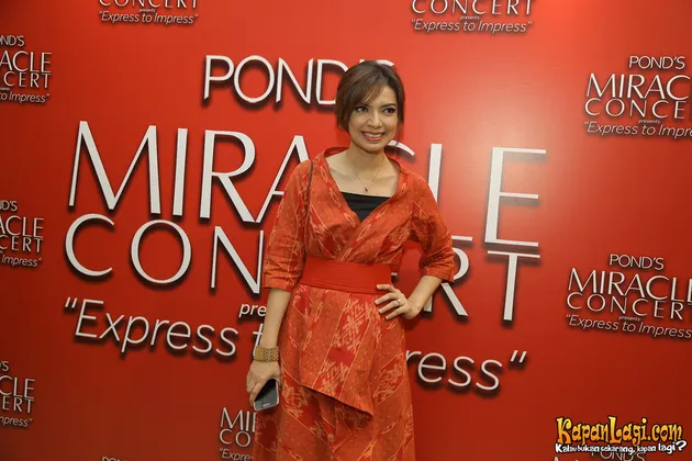 Seleb Pakai Dress Mewah