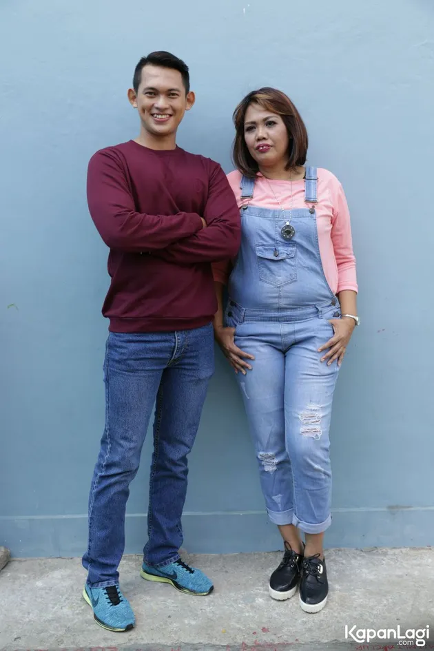 Foto Sering Bareng Cowok Ganteng Ini Elly Sugigi Mengaku Dekat Kapanlagi Com