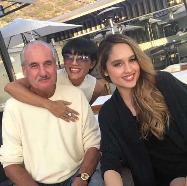 Seleb dengan orang tua bule