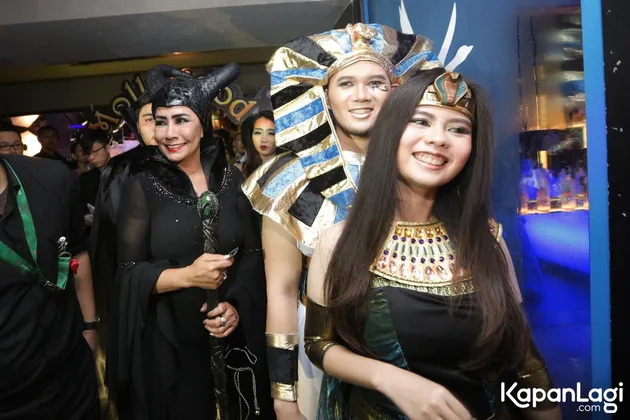 Aleta Molly Pesta Ulang Tahun - Kostum