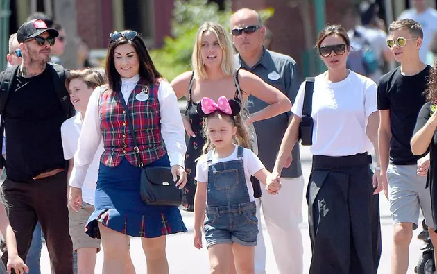 Keluarga Beckham ke Disneyland
