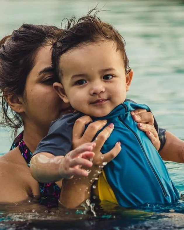 arsy dan arsya renang