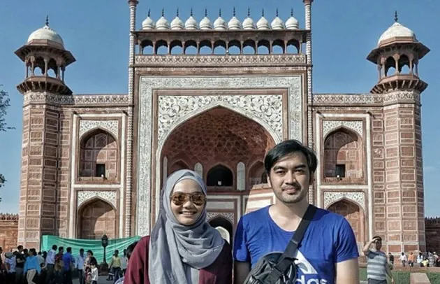 Rina Nose &amp; mantan suami ke India