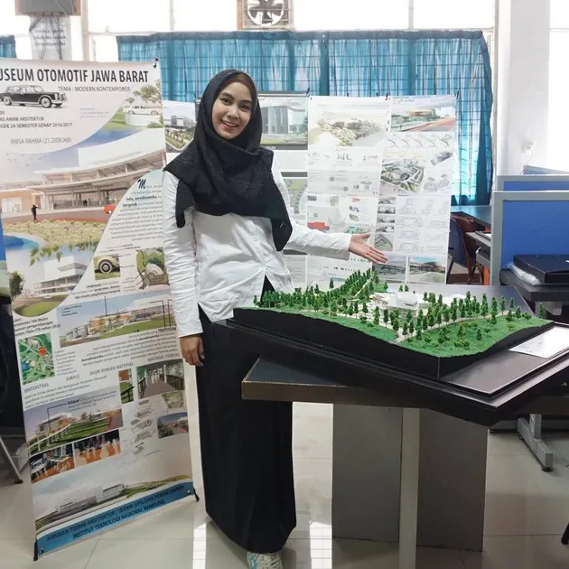 anisa rahma lulus kuliah