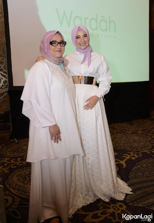 Zaskia Sungkar beri ibu kado sejak kecil