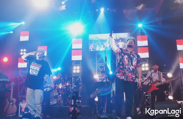 Dari Yogyakarta, Shaggydog membawa rombongan 30 orang. Uniknya, mereka menempuh perjalanan jauh itu menggunakan truk!